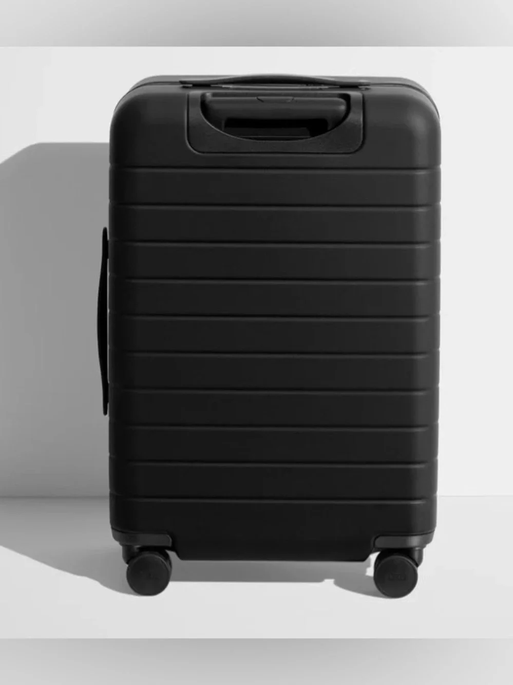 EUC AWAY Bigger Carry-On Flex in Jet Black